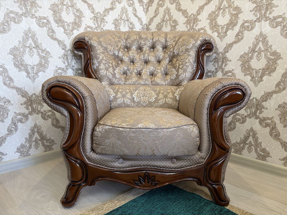 Продам комплект диванов