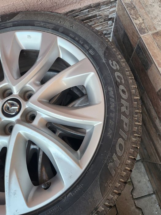 Jante mazda CX5 echipate cu cauciucuri Pirelli.
