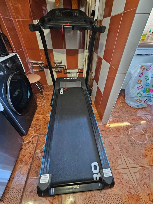 Vand Banda alergare ZIPRO Notus, motor 4CP, viteza 0.8-18 km/h, greutate maxima utilizator 150kg