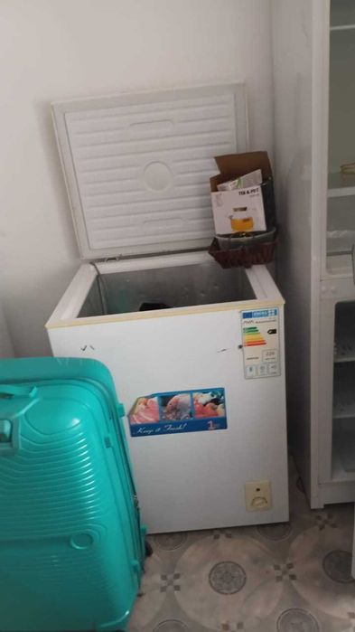 Продам маленький морозильник