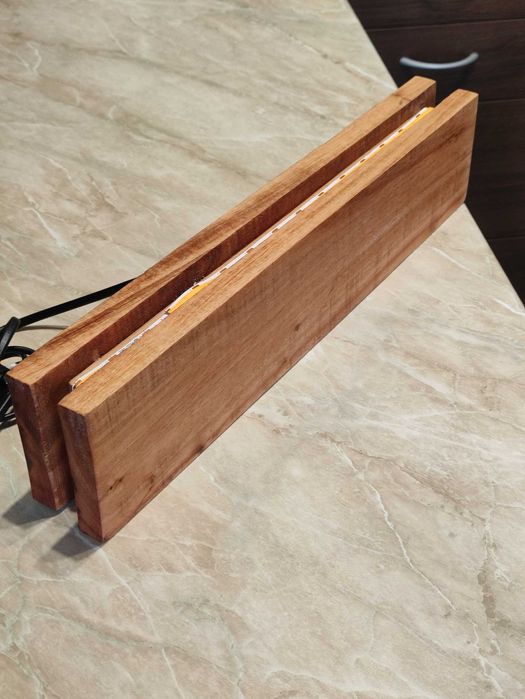 Лед лампа от дърво