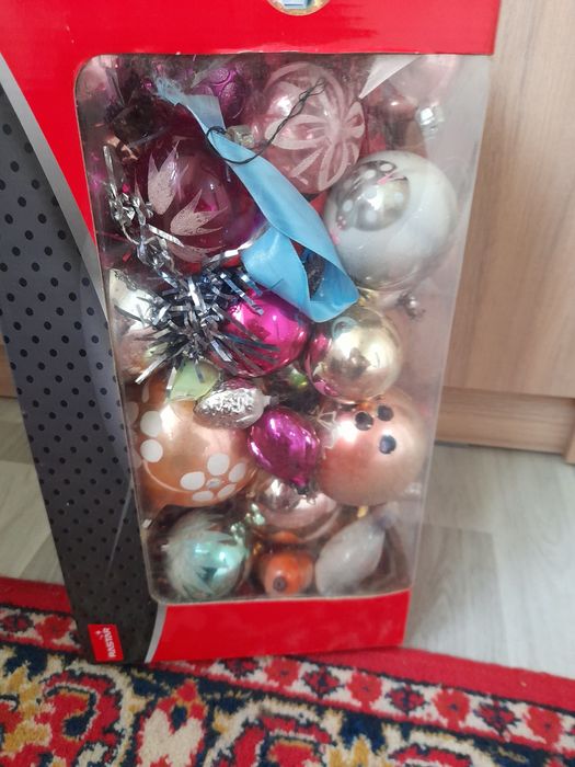Продаются елочные игрушки