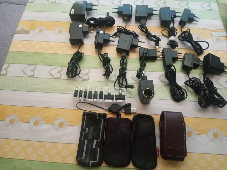 Стари Ретро Телефони и Зарядни.