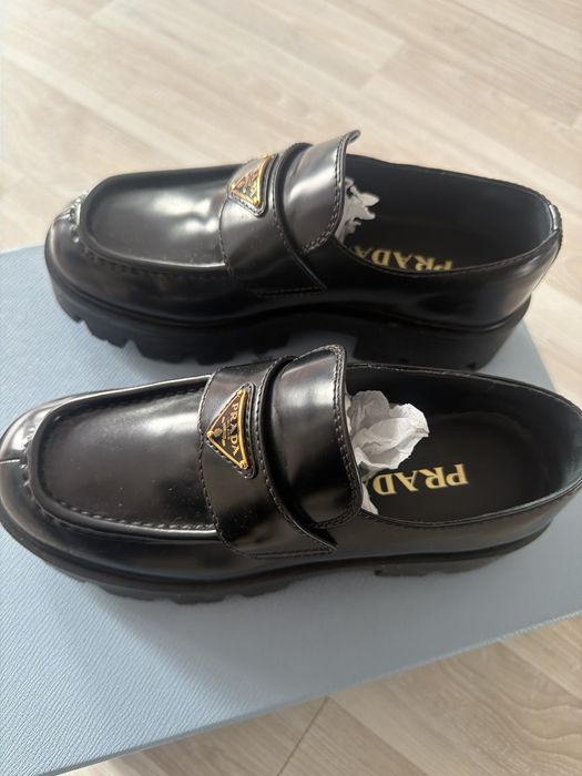 Продам лоферы Prada