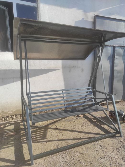 Качели садовые в стиле хай-тек