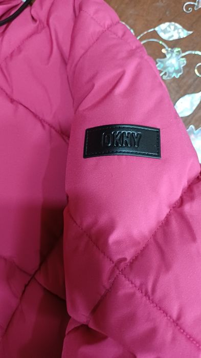 Прекрасно чисто ново яке DKNY