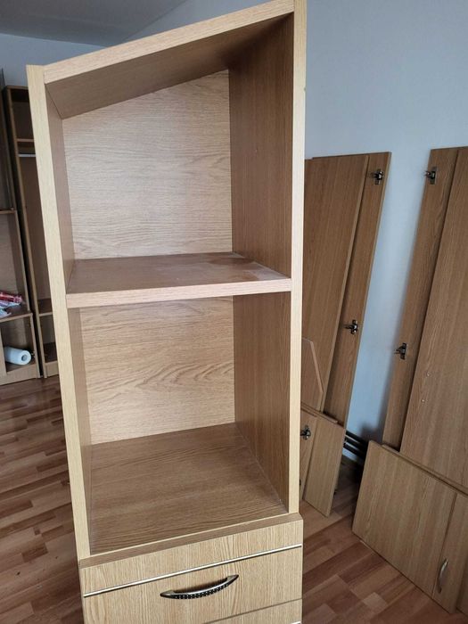 Set Mobilă Living: Vitrină, Soldat cu sertare și 2 Corpuri mici