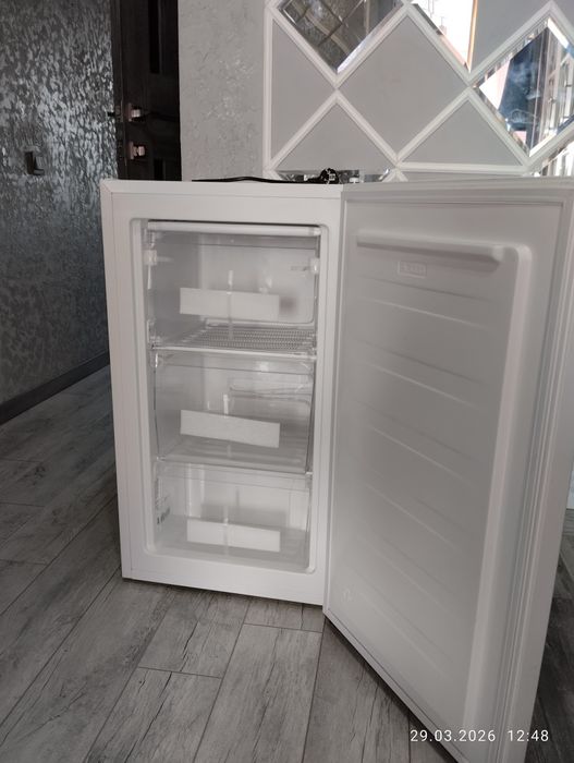 Морозильник вертикальный маленький