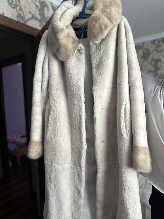 Отдам вещи шуба кожаный плащ