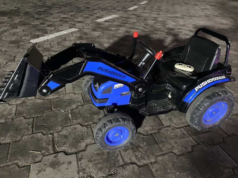 Продаю детскую машинку