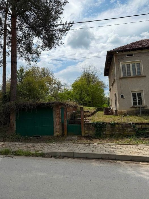 Къща в село Дъбен