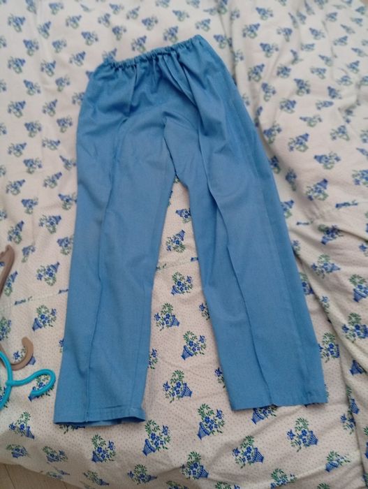 Продам медицинские халаты и штаны.