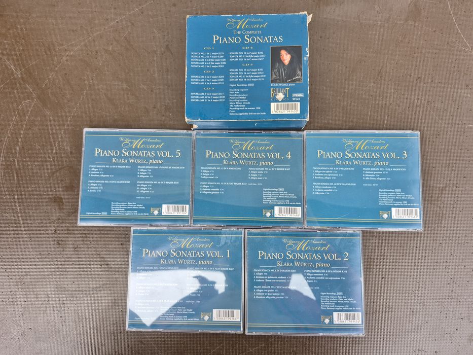 Vand Lot 20 CD cu muzică clasică mixta 

- Tot lotul de 24 CD cu muzic