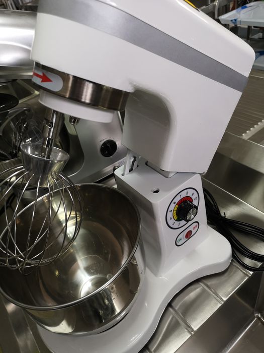 Миксер Планетарен професионален 5л Чисто нов.