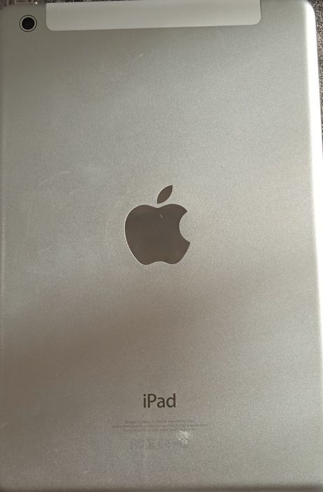 Продам срочно Айпад мини 2013 года
