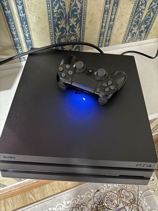 Playstation 4 Pro 1Tb, 2 джойстика