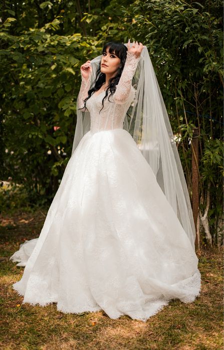 Vând rochie de mireasă elegantă, într-o stare impecabilă.