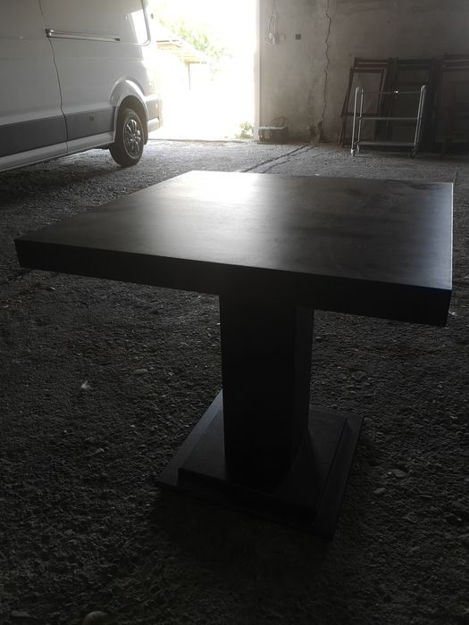 Дървена маса кафява