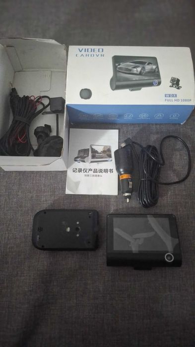 Видеорегистратор FULL HD 1080P с 3 камери, дисплей 4 инча