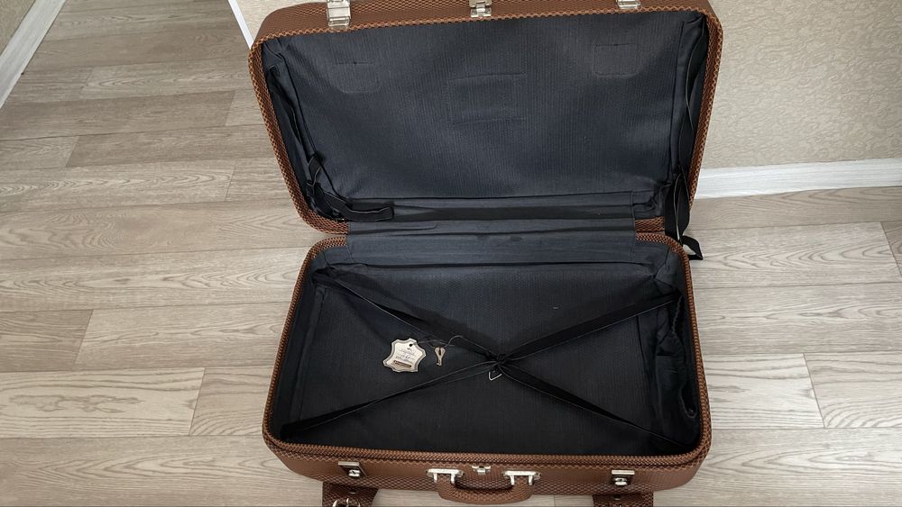 Чемодан кожаный Чехословакия