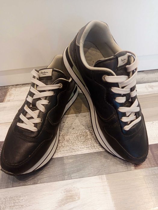 Pepe jeans и Replay - два чифта обувки