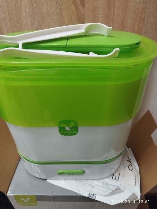 Стерилизатор за бебешки шишета.