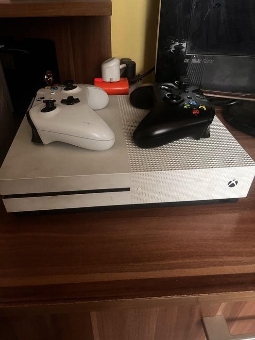 Vand sau schimb xbox one s 500g cu pc