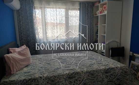 Продава се Тристаен апартамент в Велико Търново, Център - 230 кв.м за 1066 €/кв.м - Снимка #13