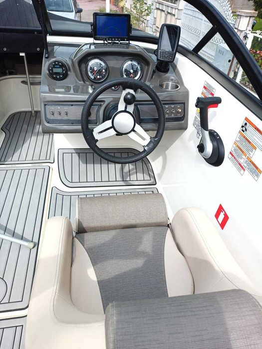 Vând Bayliner VR5