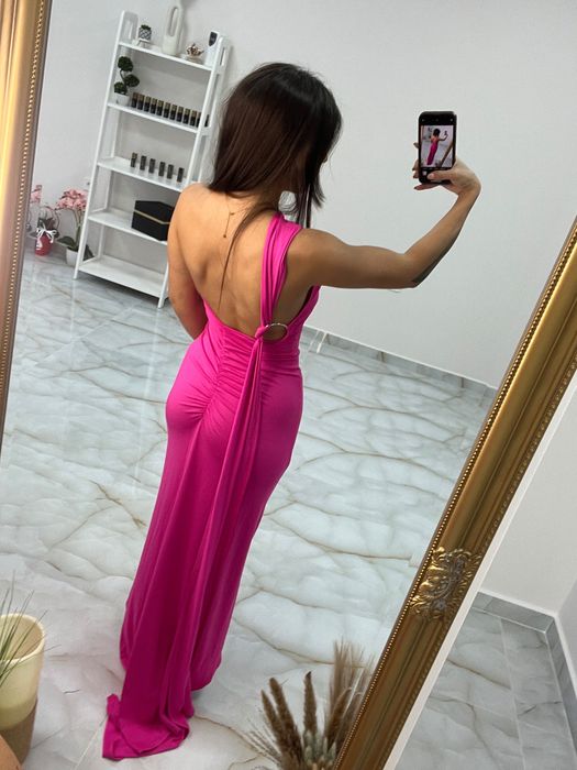 Елегантни дамски рокли