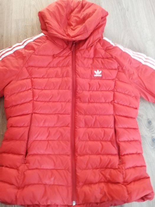 Продавам преходно яке Adidas