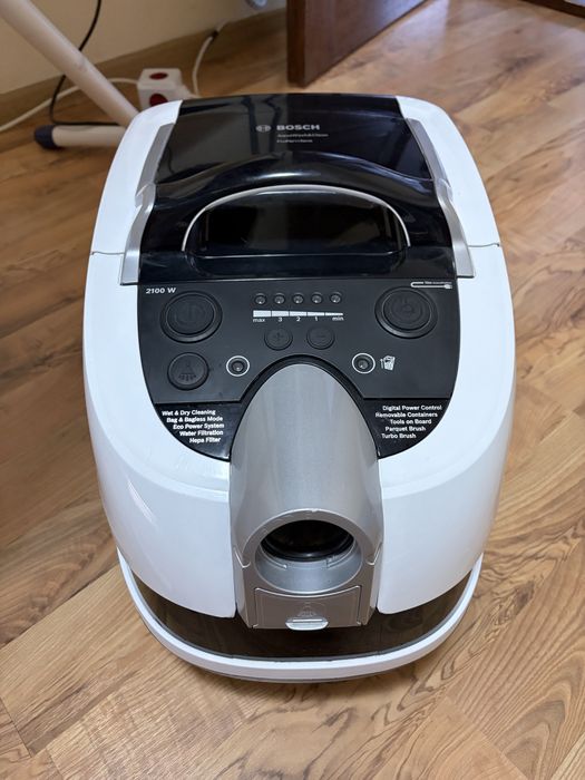 Aspirator cu spalare Bosch AquaWash&Clean, 2100w