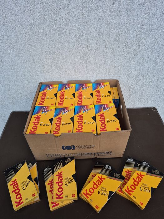 Vând 28 casete video VHS originale Kodak colecție filme mixte