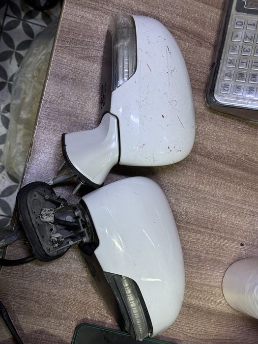 Продам боковые зеркала от Toyota Avensis