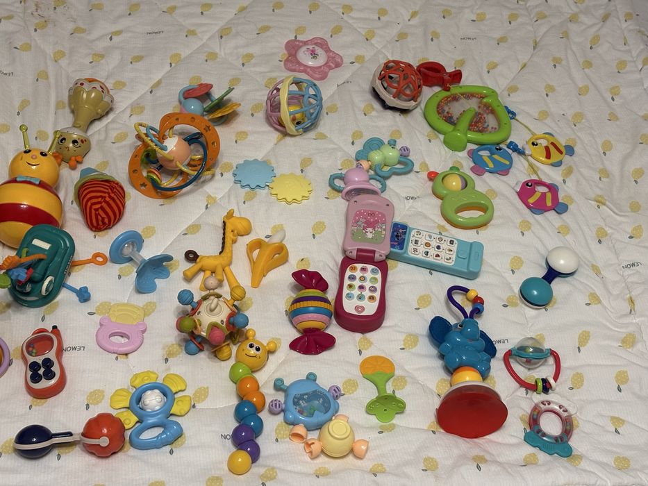 Поодам пакет игрушек