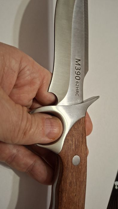 Cuțit vânătoare fără teacă.