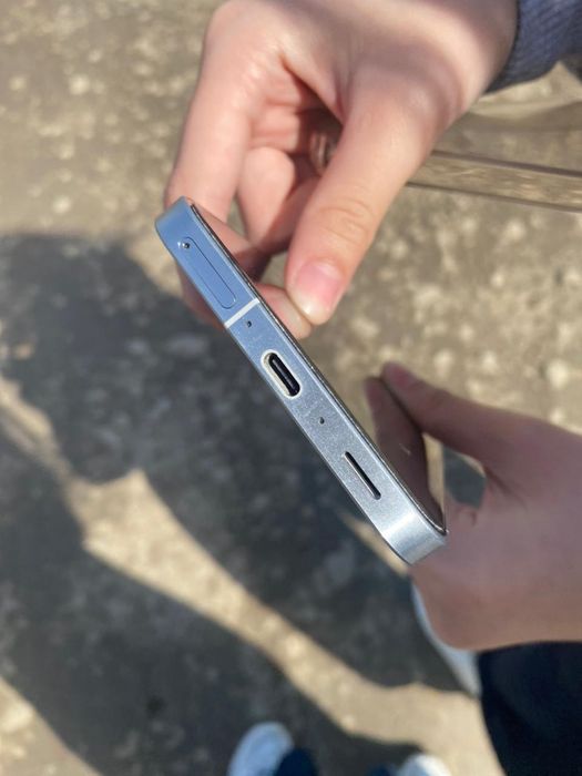 Самсунг а56 ярко-серый