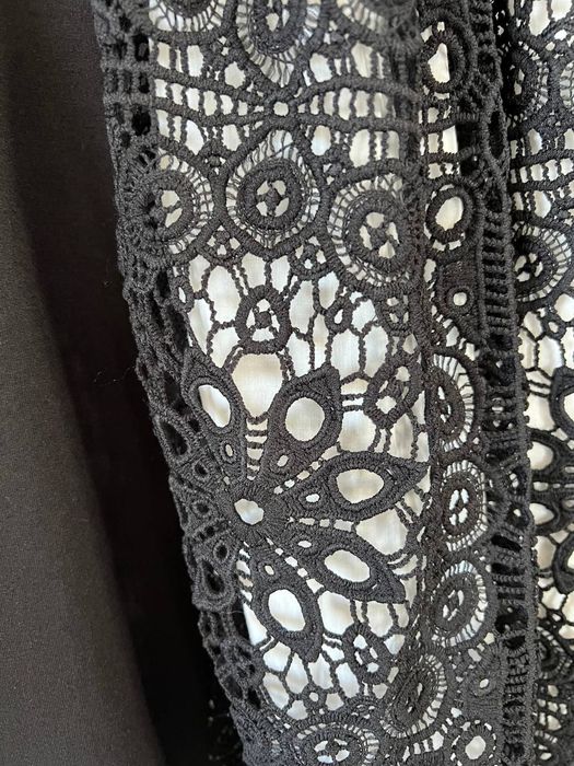 Платье чёрное с вышивкой