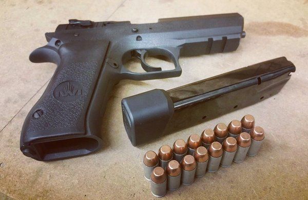 UN MODEL NOU! *Pistol Airsoft Semi-Automat* Co2 (CALITATE SUPERIOARA)