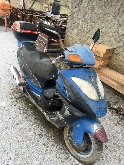 vand scuter sau schimb cu o boxa portabila