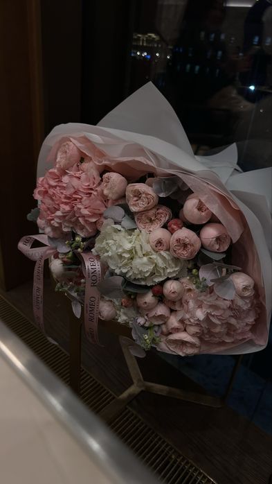 Букет цветов, свежая и красивая , куплена в ромео