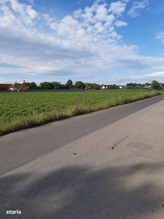 Vand teren construibil intravilan utilitati drum asfaltat central