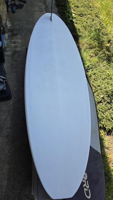 Placa windsurf 135 litri cu strapsuri si fina 36cm