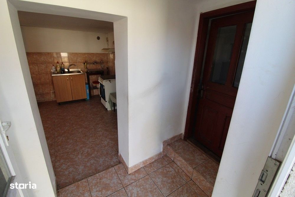 Vând proprietate cu 2 case în Peștișu Mare-Hunedoara, teren 2261mp...