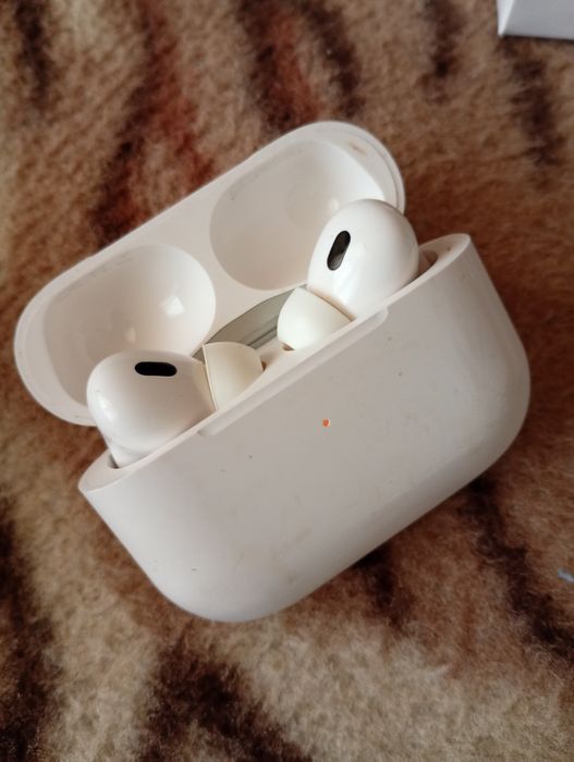 Vând căști originale de iPhone