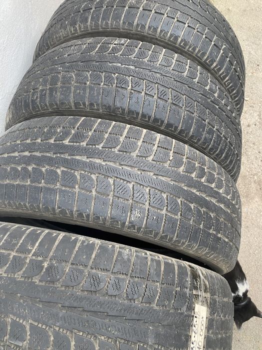 Б/у Зимние шины 235/65/18 комплект