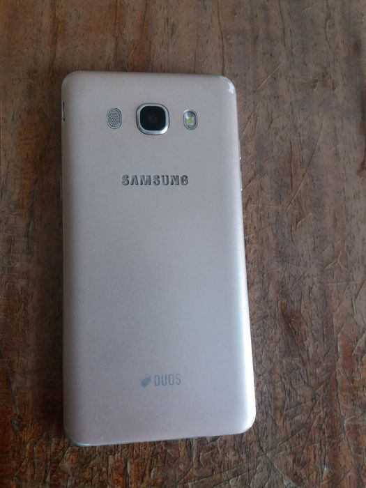 Самсунг  J5 продам.
