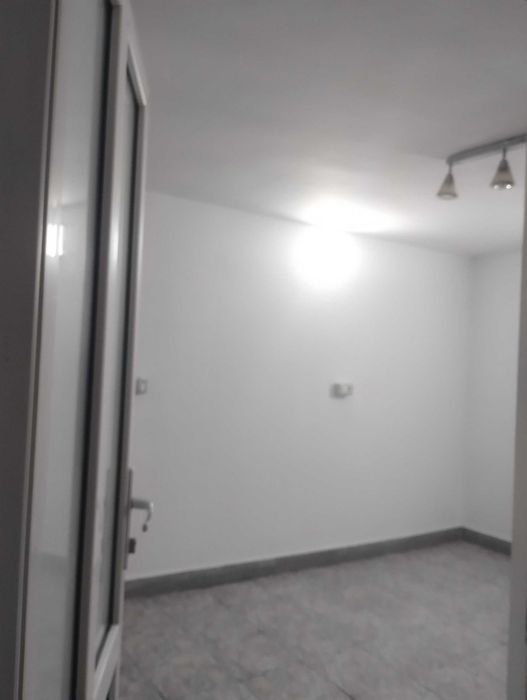 Dau in chirie mic spatiu vis a vis de Palatul Justitiei
