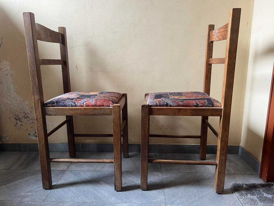 Столове дървени /масив/ с тапицерия на седалката - 8бр