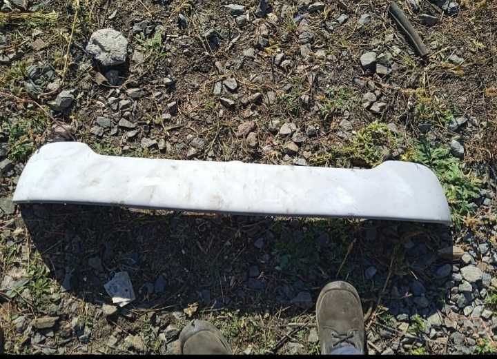 Продам универсальный спойлер